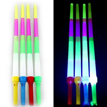 4 Bölüm Uzatılabilir LED Renkli Yanıp Sönen Glow Kılıç Çocuk Oyuncak yanıp sönen ışık-Up Sopa Konser Parti Sahne Bar aydınlık oyuncaklar