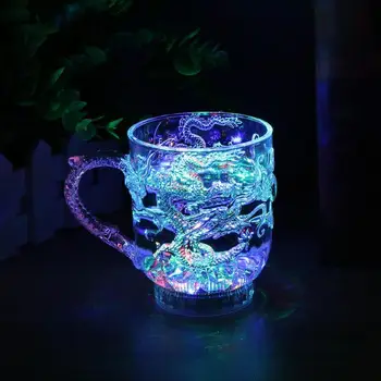 Renkli ışık aydınlatma Su cam şarap kadehi kupa parlayan su sıvı indüksiyon flaş Kupası kupa parti düğün dekorasyon için